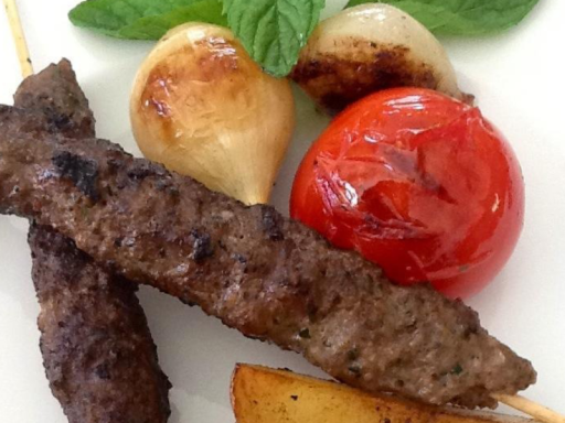 Arabisches Buffet Berlin mit Kafta Mechwia.
