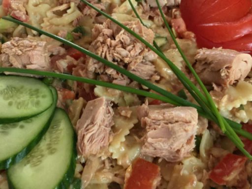 Herzhafter Thunfischsalat, ein beliebter europäischer Salat von Al-Layal.