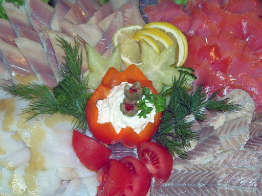 Private Feier Catering mit verschiedenen europäischen Fischplatten.