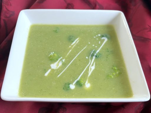 Europäisch-vegetarische Brokkolisuppe für Ihr Catering-Event in Berlin-Brandenburg.