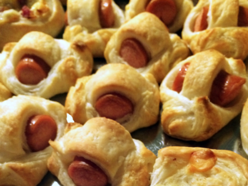 Exklusives Catering Berlin mit europäischen Blätterteigwürstchen.
