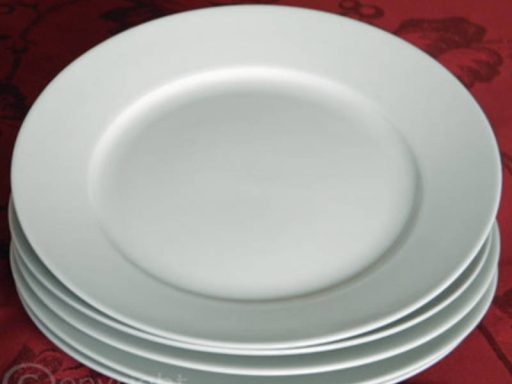 Ein eleganter Dessertteller aus Porzellan mit 20 cm Durchmesser von Al-Layal Catering.