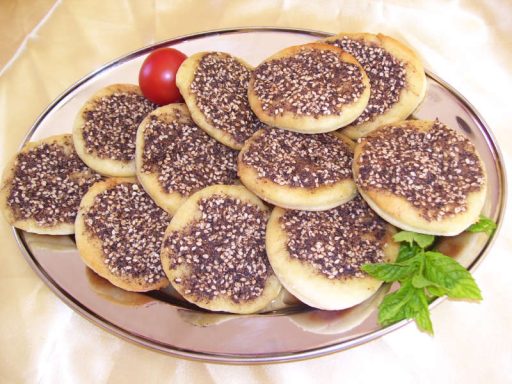 Kräuterpartypizza, ideal als orientalische Hauptspeise in Berlin & Brandenburg.