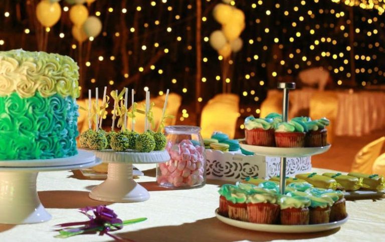 Ein Buffet von Al-Layal Partyservice Brieselang mit vielen Speisen & Partysnacks, ideal für Geburtstagsfeiern & Familienfeiern!
