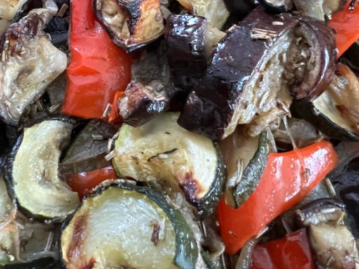 Europäisch-vegetarische gegrillte Gemüsepfanne für Catering in Berlin-Brandenburg.