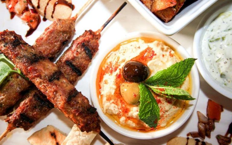 Libanesisches Event-Catering Berlin: Mezze, vegane und Halal-zertifizierte Spezialitäten.
