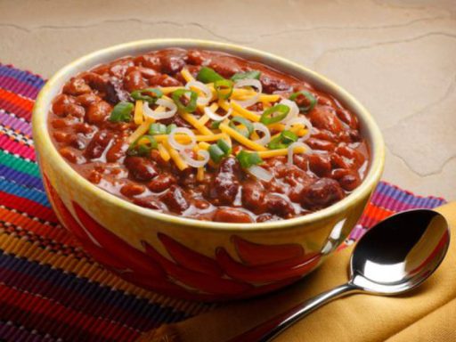 Herzhaftes Chili con Carne, eine beliebte europäische Hauptspeise von Al-Layal.