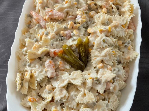 Partyservice Catering Brieselang mit europäischem Nudelsalat.