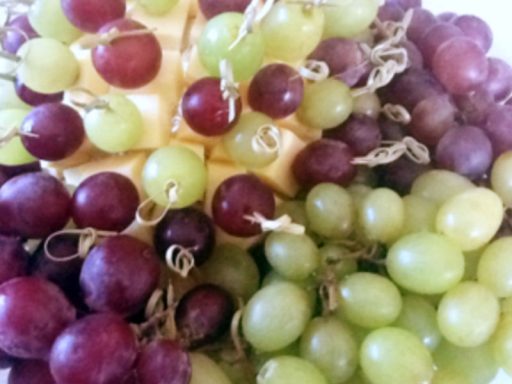 Europäisch-vegetarischer Party-Igel: kreatives Fingerfood für Catering Berlin.