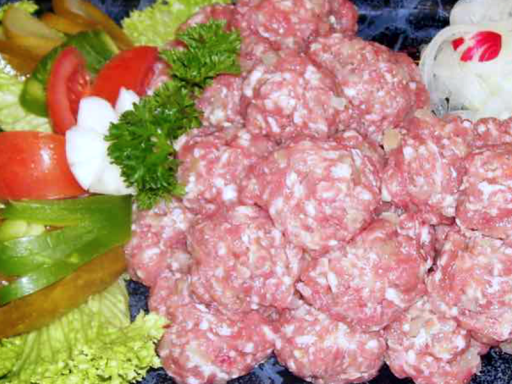 Private Feier Catering mit europäischen Hackepeterbällchen.