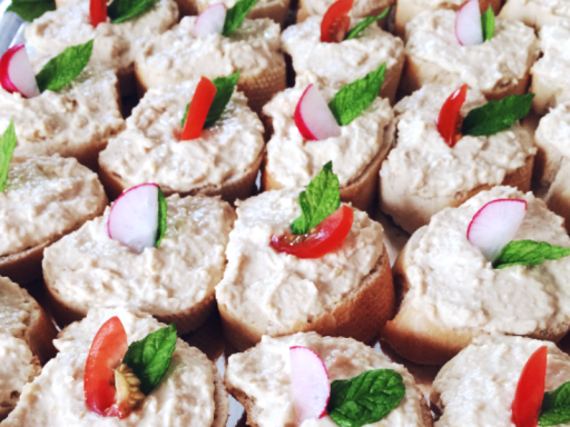 Unser Fingerfood orientalisch mit Canapé Mutabal von Al-Layal.
