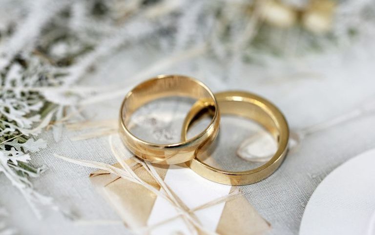 Collage von Al-Layal Hochzeit Catering in Berlin zeigt elegante Hochzeitsbuffets, festlich gedeckte Tische und glückliche Paare.