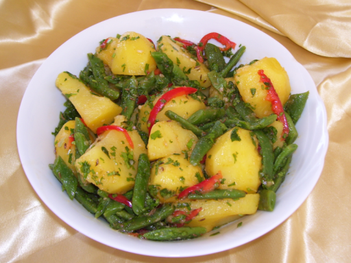 Halal-Catering Berlin mit pikantem Kartoffelsalat.