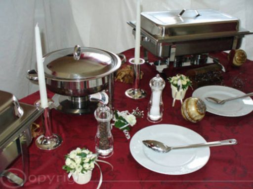 Ein Chafing-Dish-Speisewärmer aus Edelstahl von Al-Layal Catering.