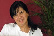 Yamama Schnelle, Inhaberin von Al-Layal Catering: Ihre Expertin für authentische orientalische und arabische Küche in Berlin-Brandenburg.