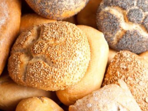 Vielfältige Brötchen-Auswahl von Al-Layal-Catering für europäische Buffets.