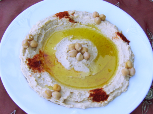 Halal-Catering Berlin mit Hummus.